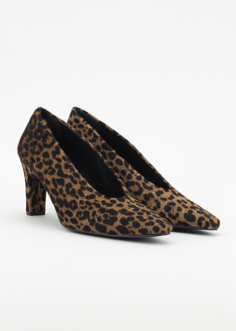 RENATA CAMEL LEO
