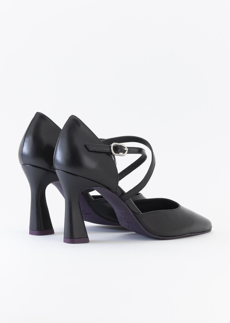 JULIA NEGRO ESENCIAL