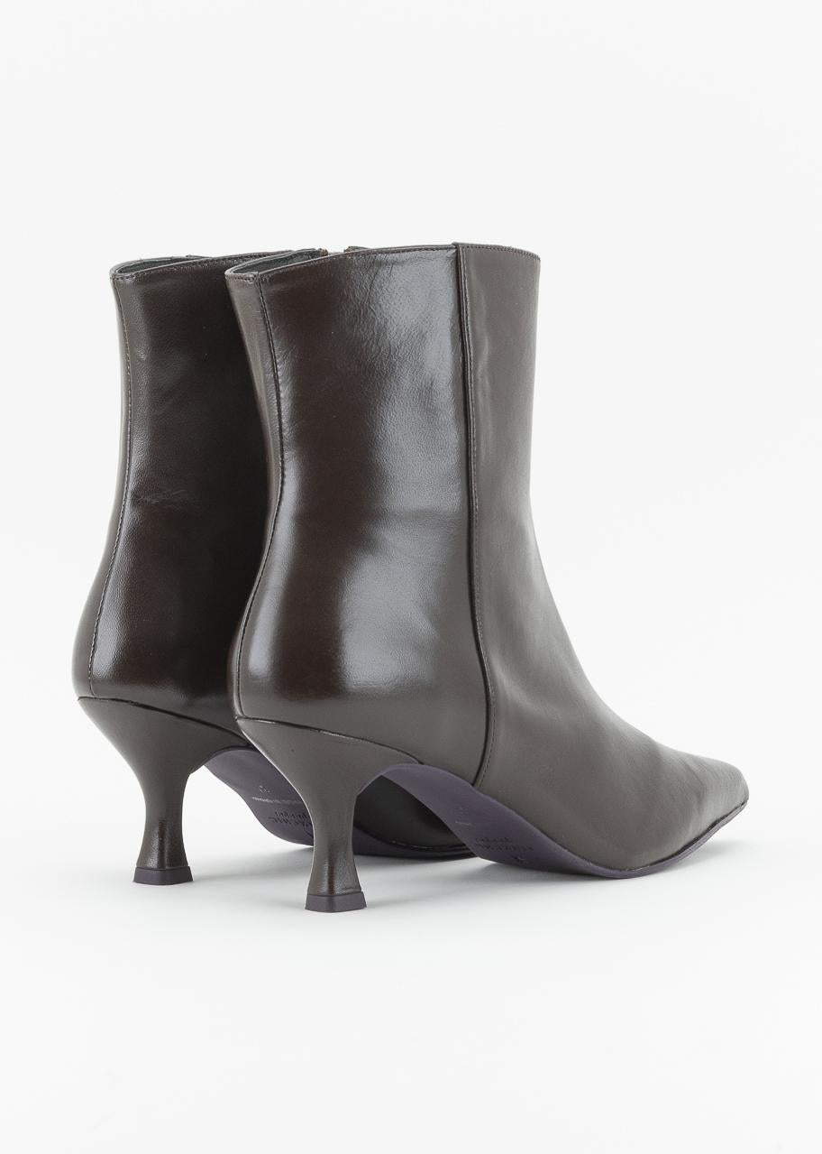 PETRA MARRÓN ESENCIAL