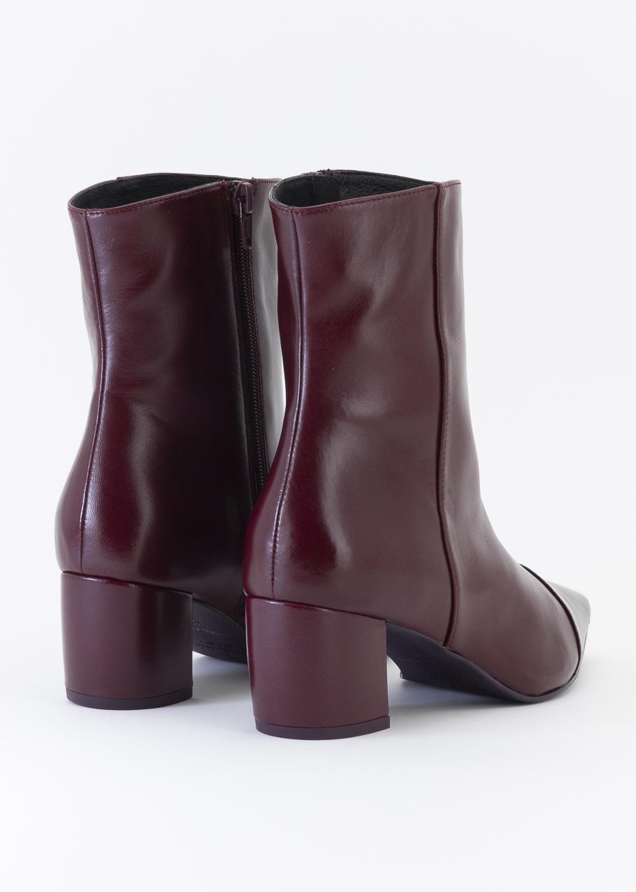 JIMENA BURDEOS ESENCIAL