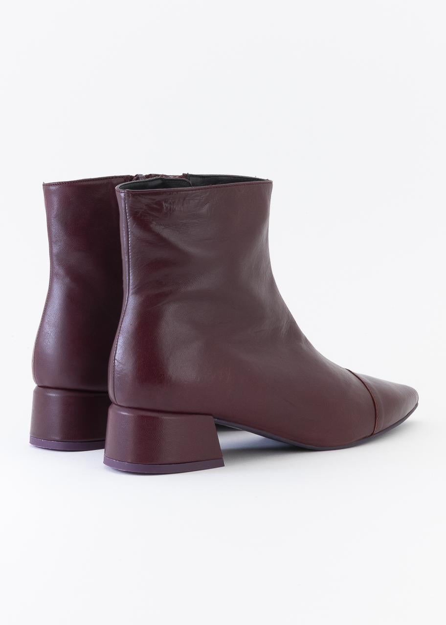 TANIA BURDEOS ESENCIAL