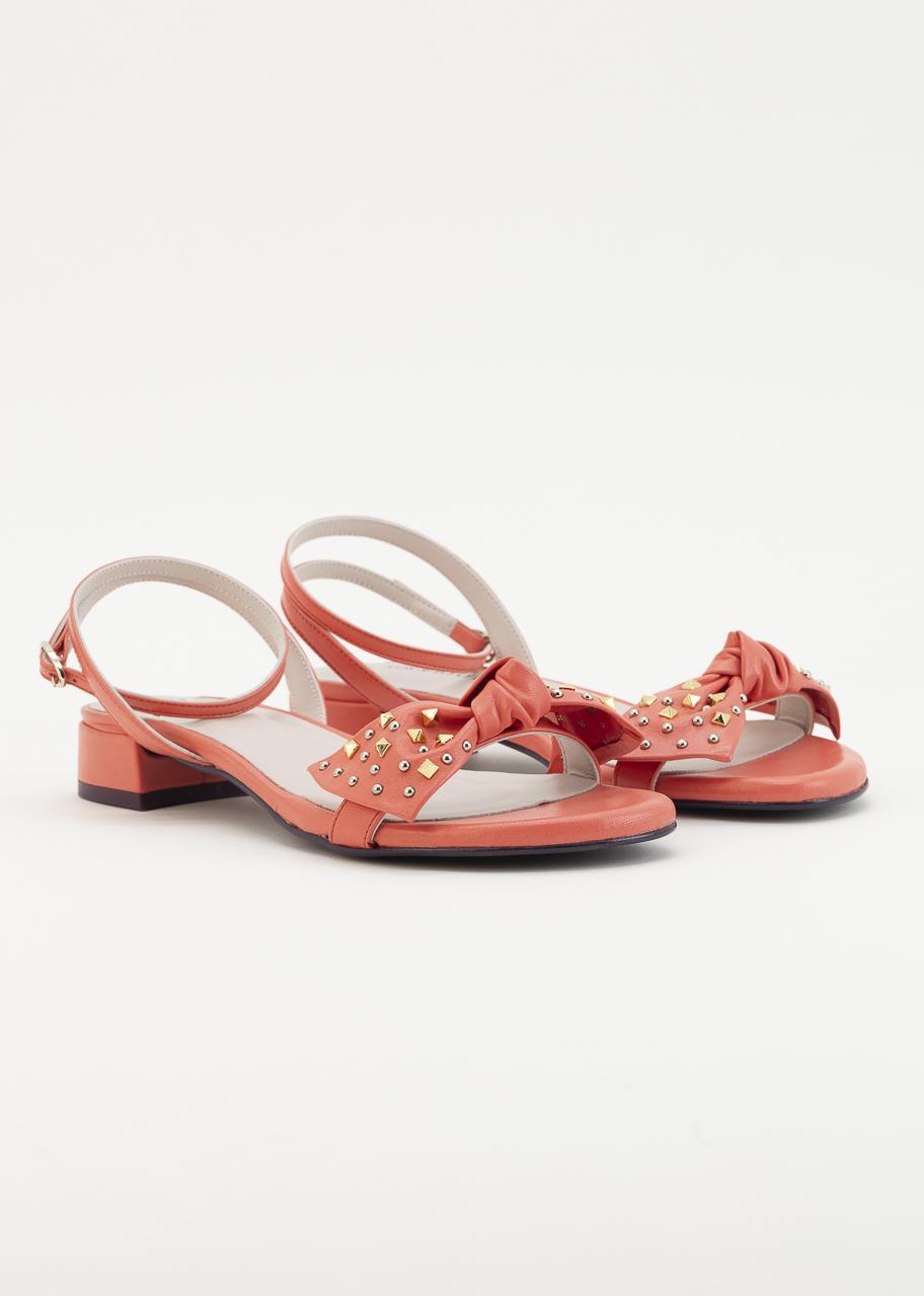 LARA CORAL TACHAS