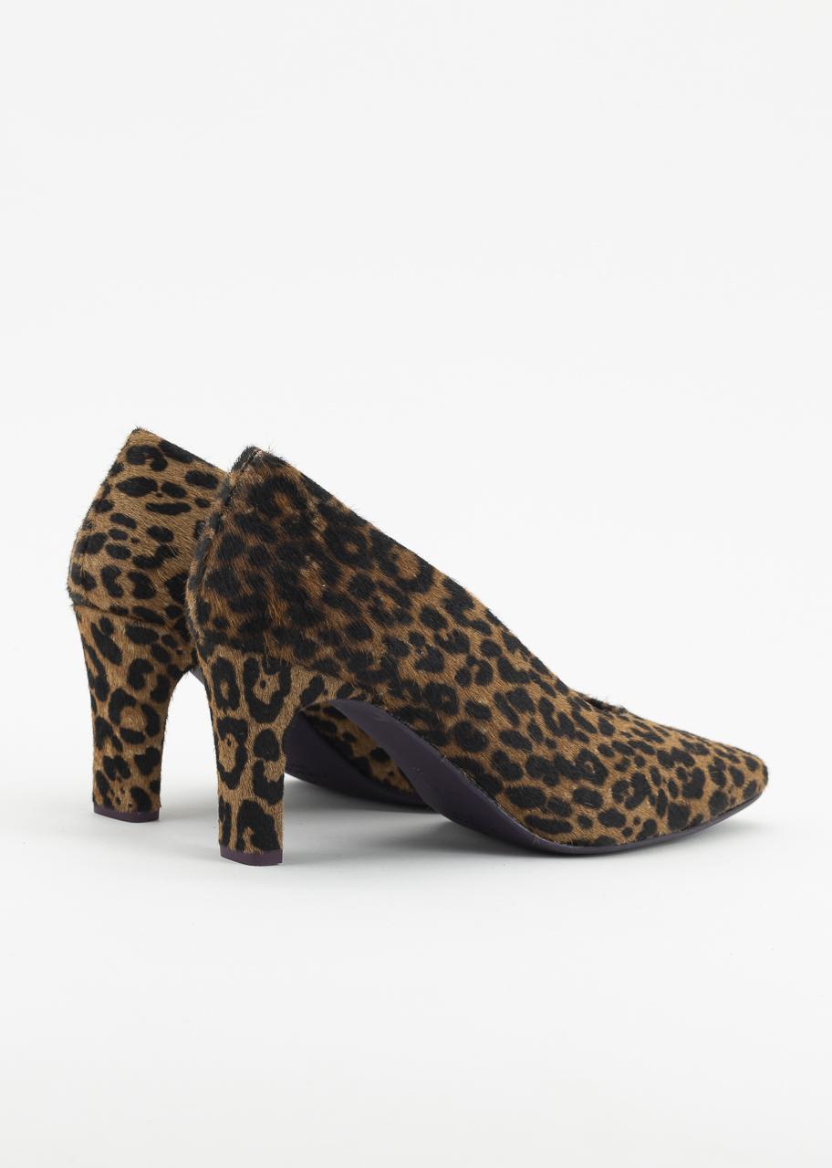 RENATA CAMEL LEO