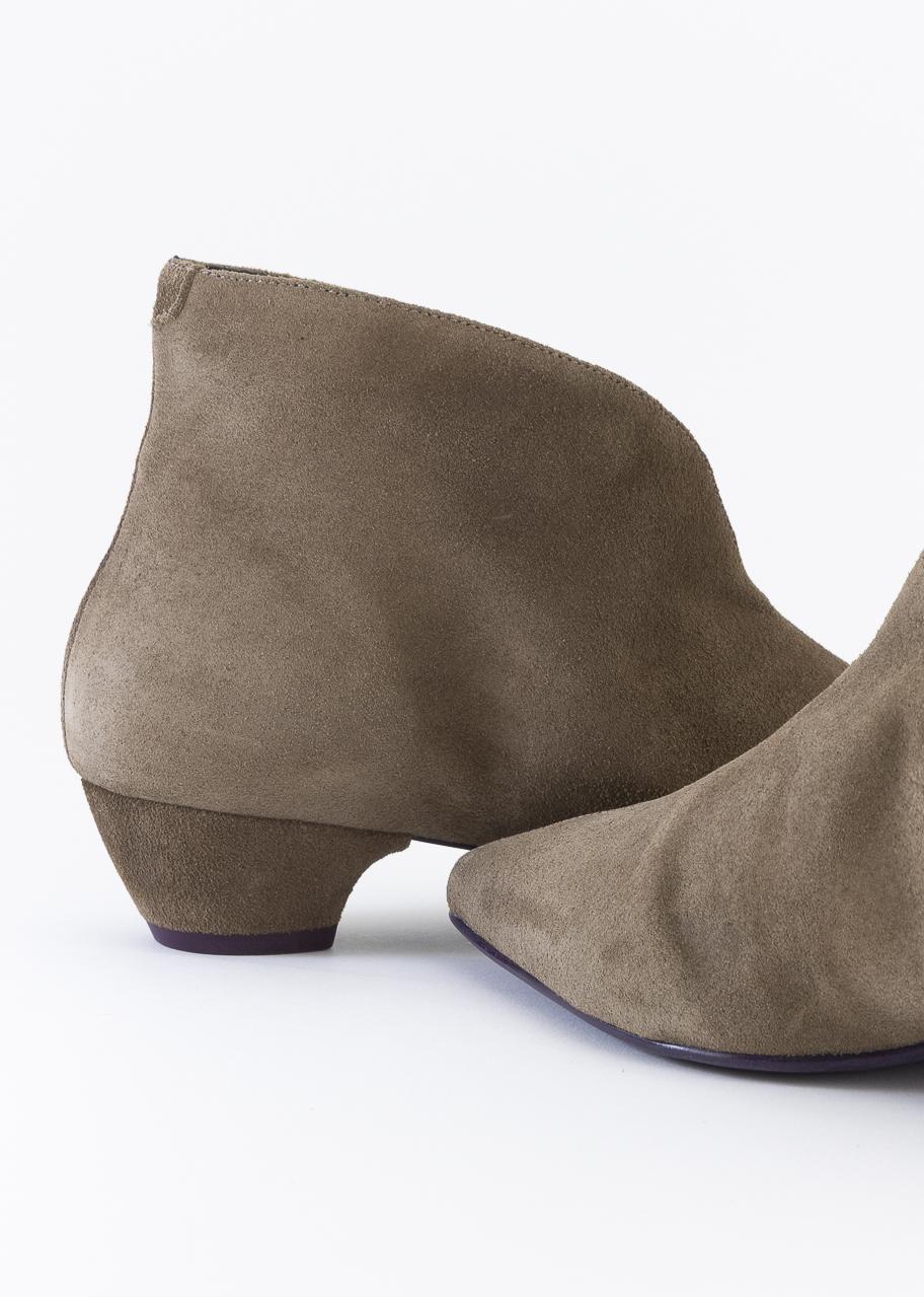 GABRIELA CAMEL ANTE