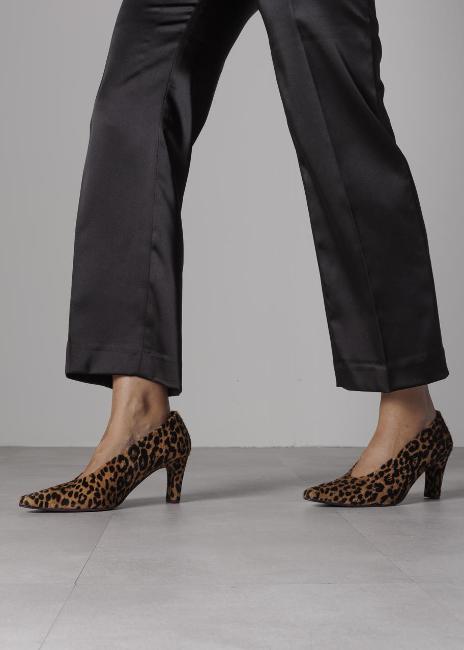 RENATA CAMEL LEO